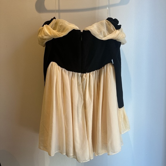 HOUSE OF CB 'Alana' Black & Cream Off Shoulder Dress - Picture 6 of 10